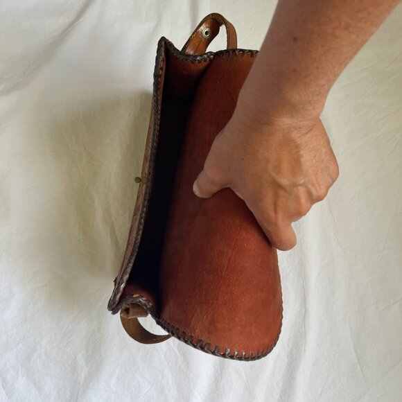 Vintage 1970s Hippie Boho hand tooled blossom leather bag - Picture 5 of 8